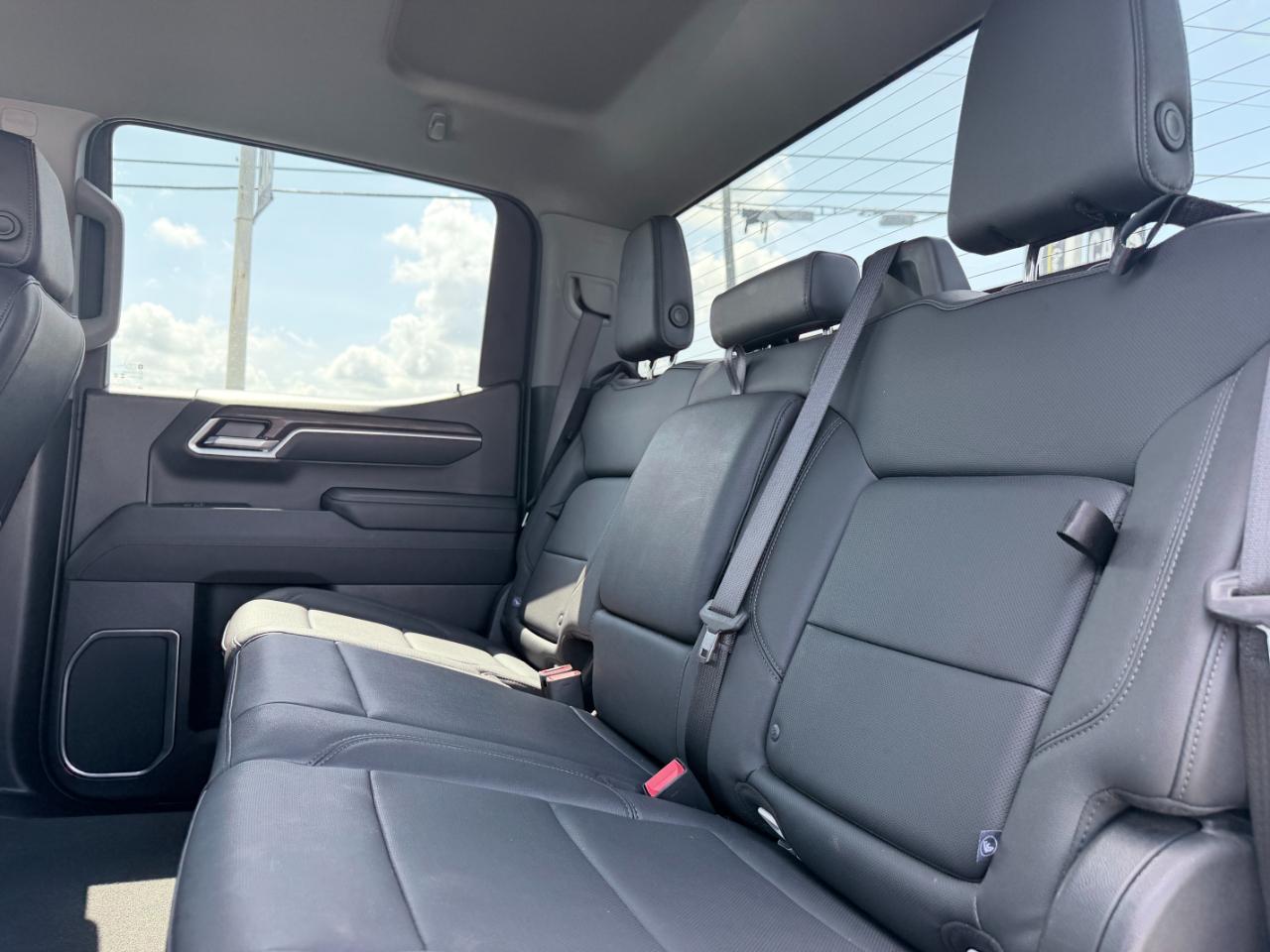 GMC Sierra 1500 4WD Crew Cab 147" SLT 2026