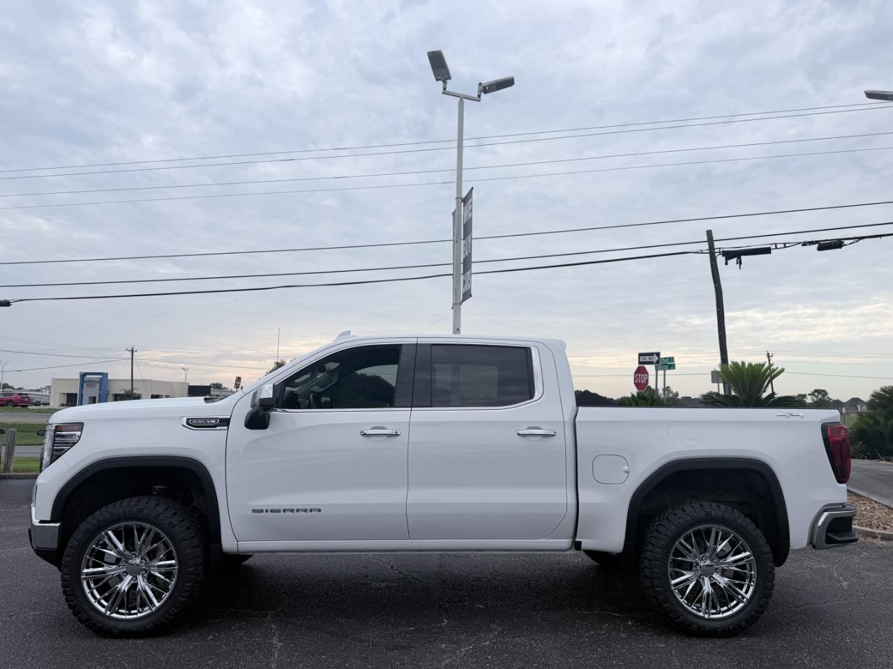 GMC Sierra 1500 4WD Crew Cab 147" SLT 2026