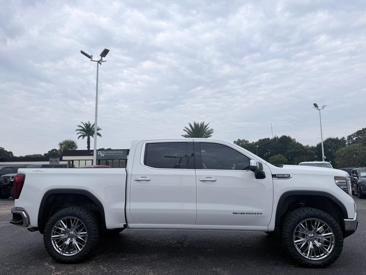 GMC Sierra 1500 4WD Crew Cab 147" SLT 2026