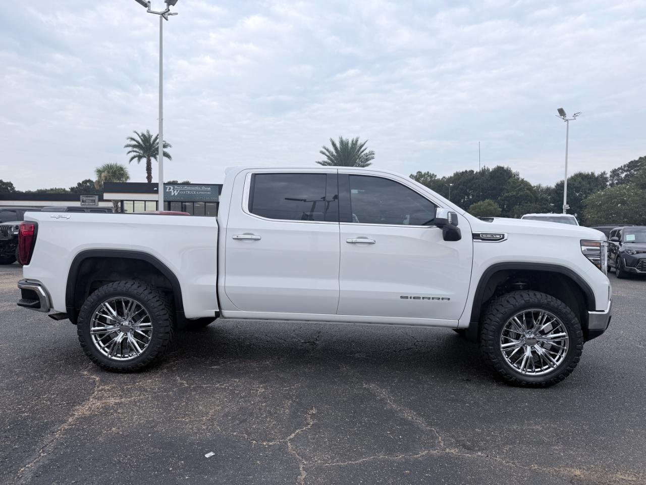 GMC Sierra 1500 4WD Crew Cab 147" SLT 2026