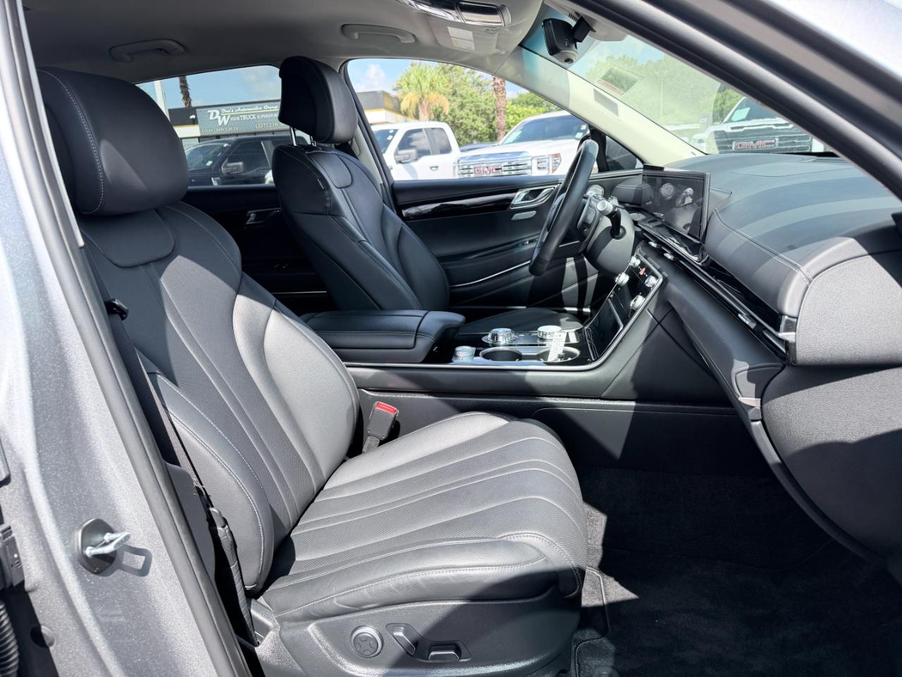 Genesis GV80 2.5T Standard AWD 2025