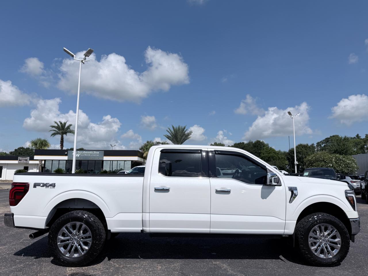 Ford F-150 Lariat 4WD SuperCrew 5.5' Box 2025