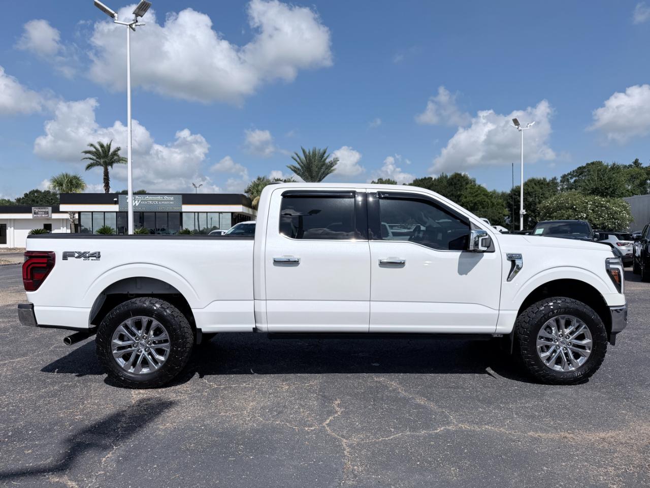 Ford F-150 Lariat 4WD SuperCrew 5.5' Box 2025