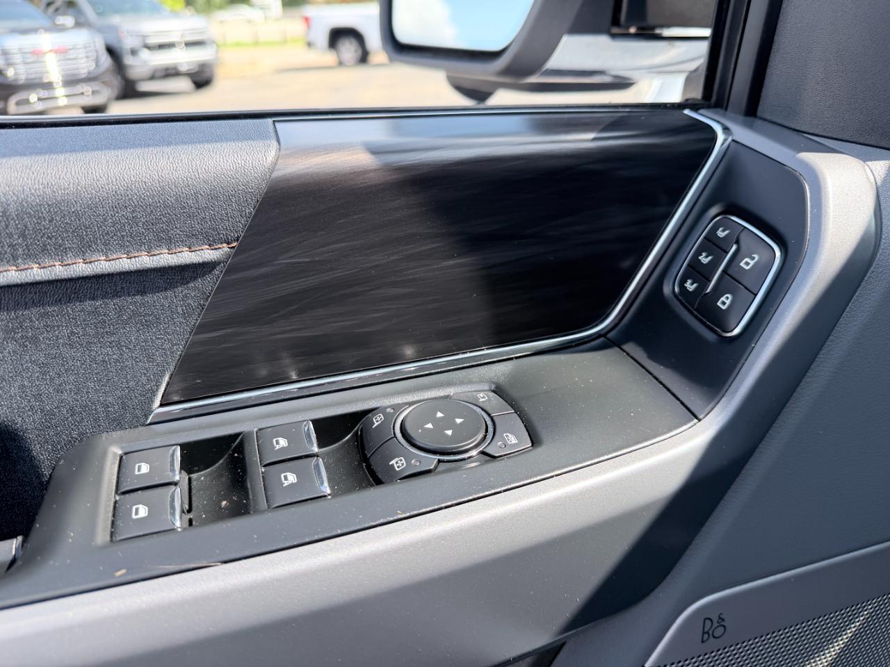 Ford F-150 Lariat 4WD SuperCrew 5.5' Box 2025