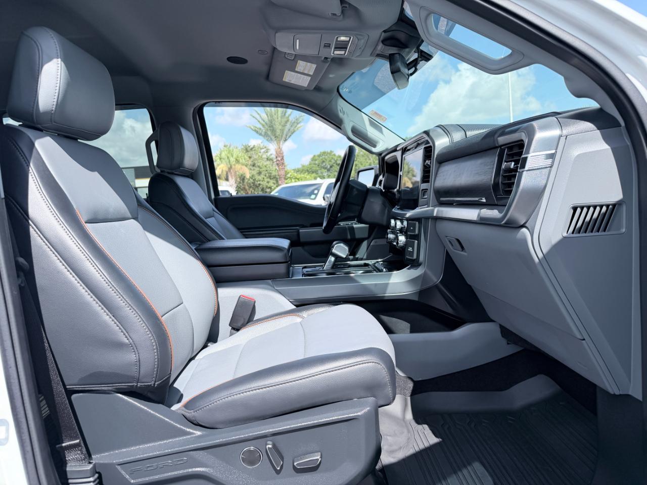 Ford F-150 Lariat 4WD SuperCrew 5.5' Box 2025