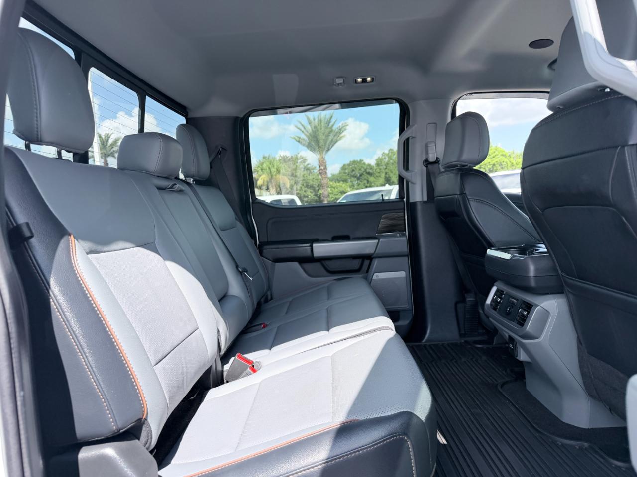Ford F-150 Lariat 4WD SuperCrew 5.5' Box 2025