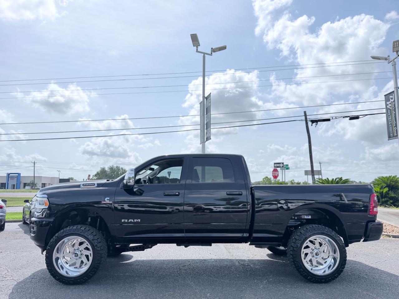 RAM 2500 Laramie 4x4 Crew Cab 6'4" Box 2024