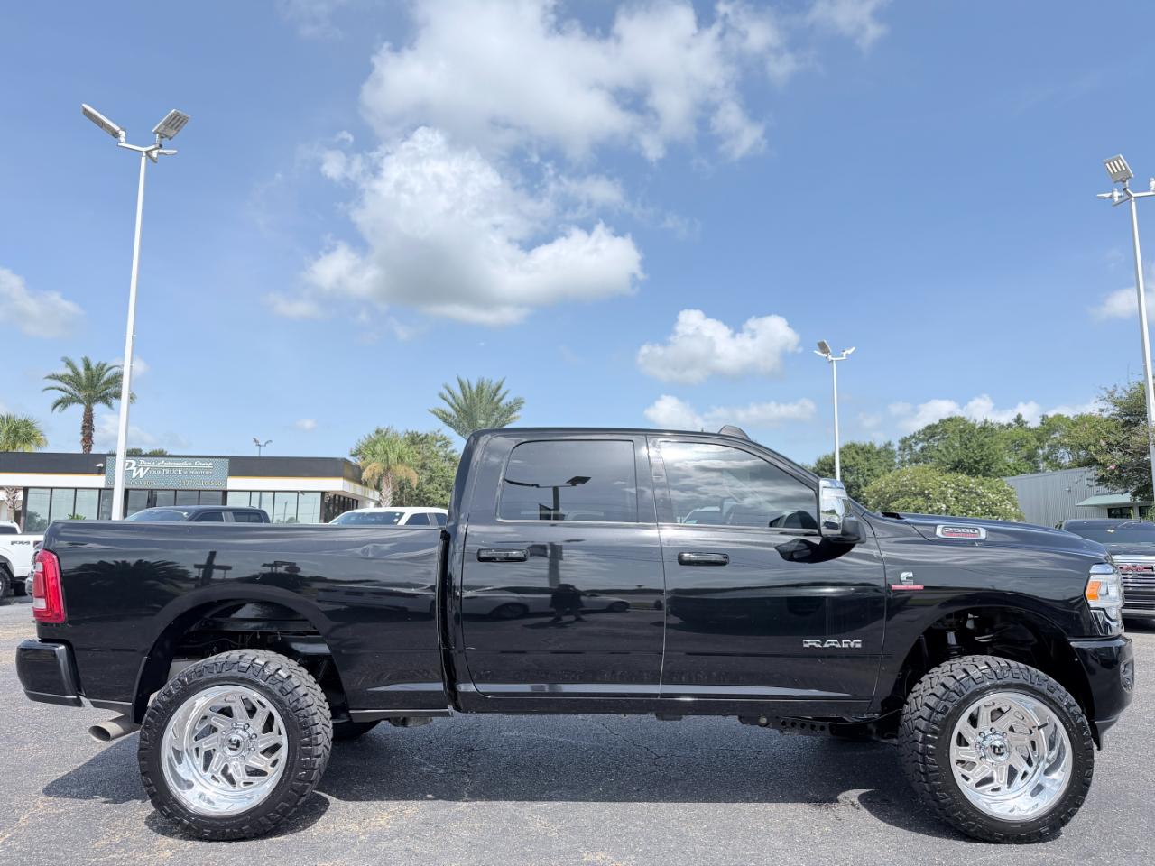 RAM 2500 Laramie 4x4 Crew Cab 6'4" Box 2024