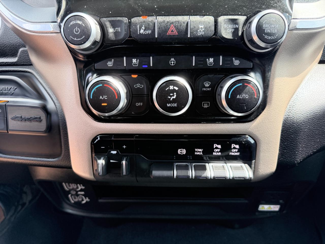 RAM 2500 Laramie 4x4 Crew Cab 6'4" Box 2024