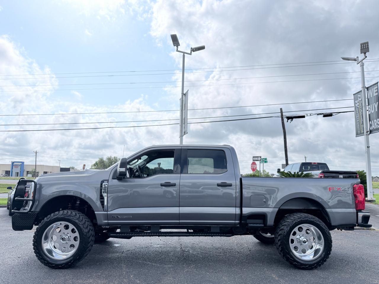 Ford Super Duty F-250 SRW XLT 4WD Crew Cab 8' Box 2024