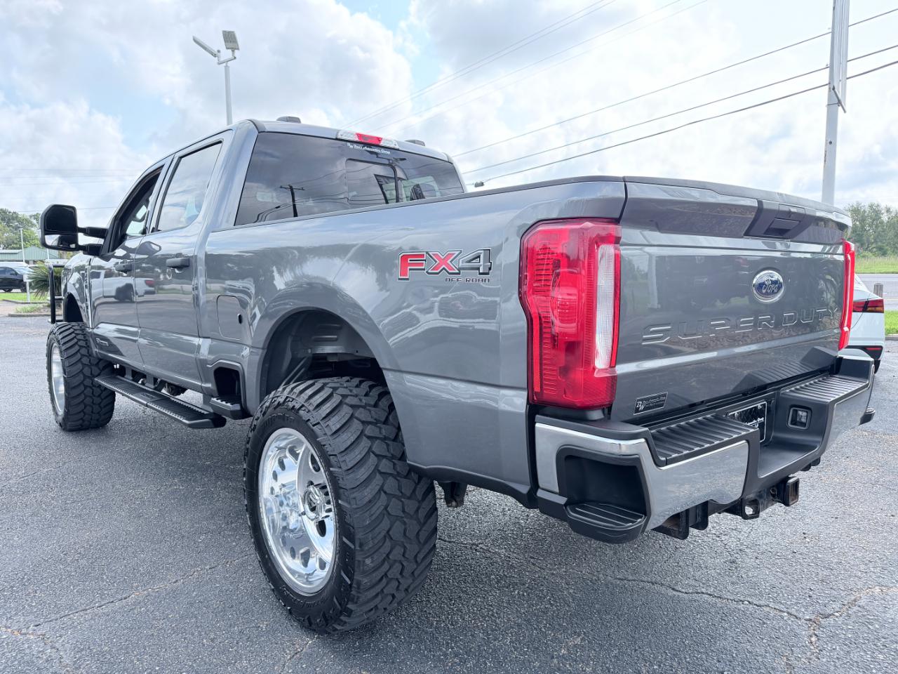 Ford Super Duty F-250 SRW XLT 4WD Crew Cab 8' Box 2024