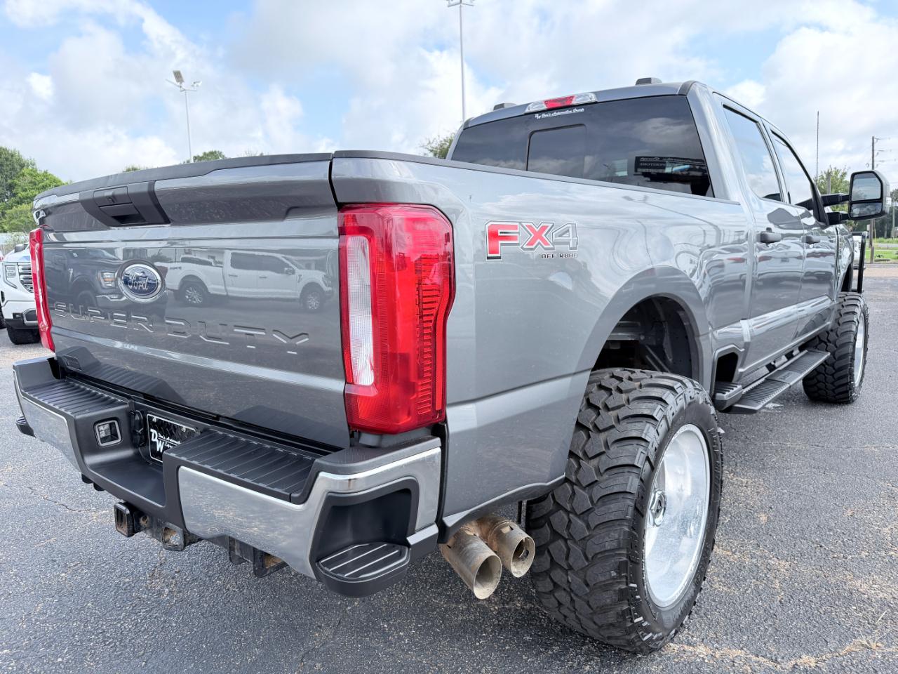Ford Super Duty F-250 SRW XLT 4WD Crew Cab 8' Box 2024
