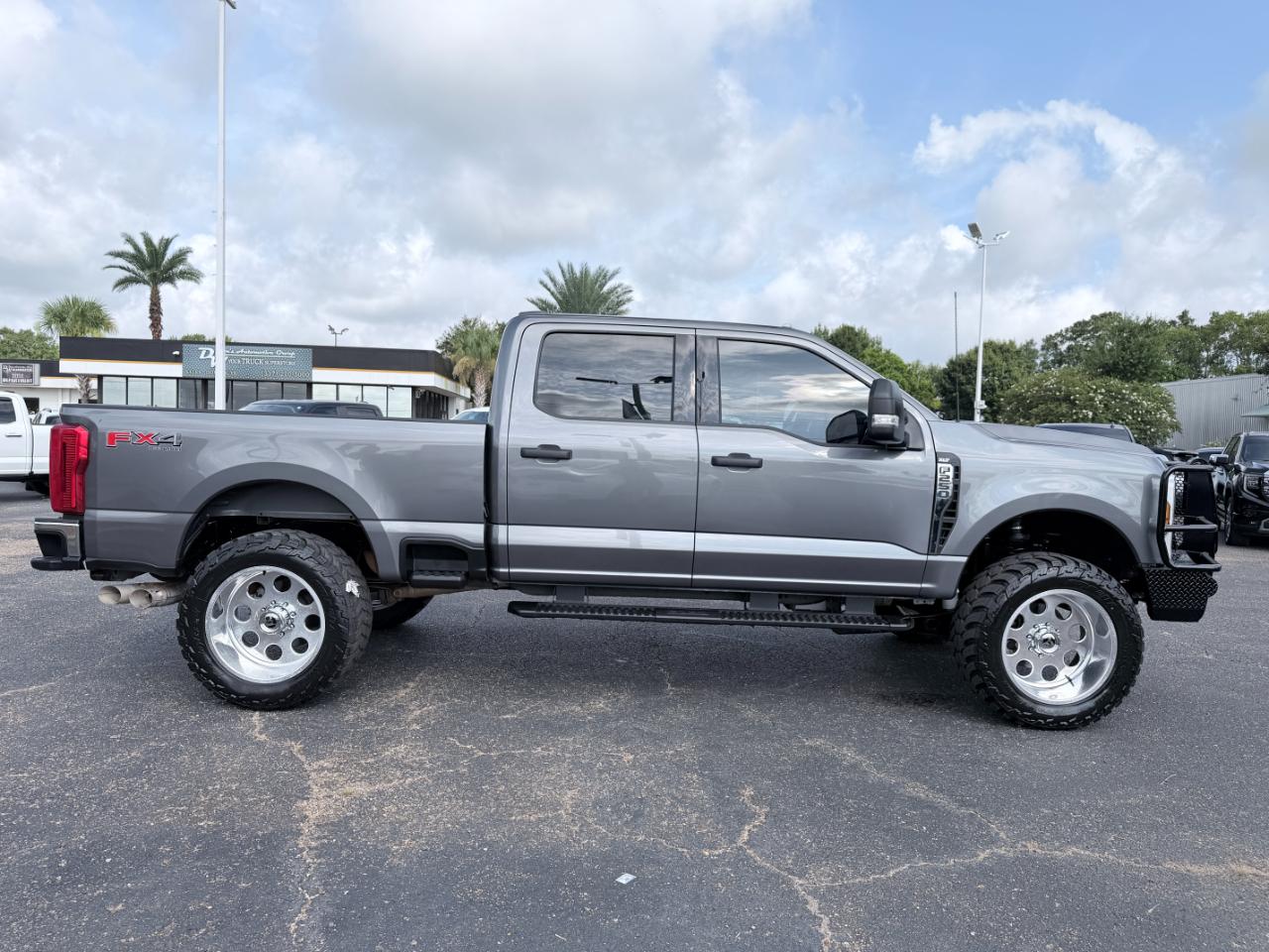 Ford Super Duty F-250 SRW XLT 4WD Crew Cab 8' Box 2024