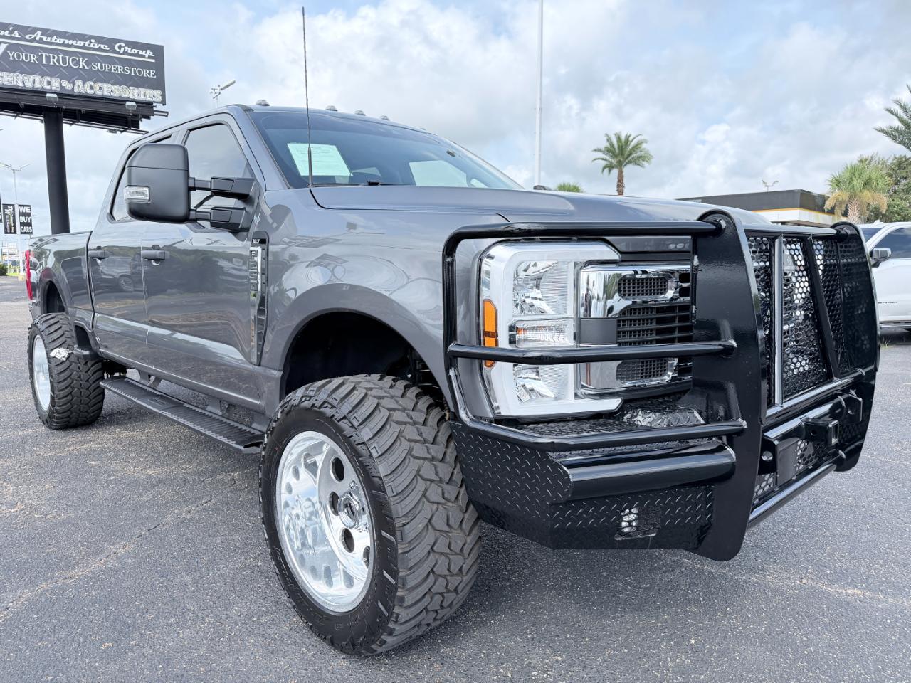 Ford Super Duty F-250 SRW XLT 4WD Crew Cab 8' Box 2024