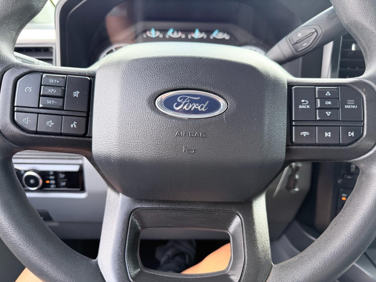 Ford Super Duty F-250 SRW XLT 4WD Crew Cab 8' Box 2024