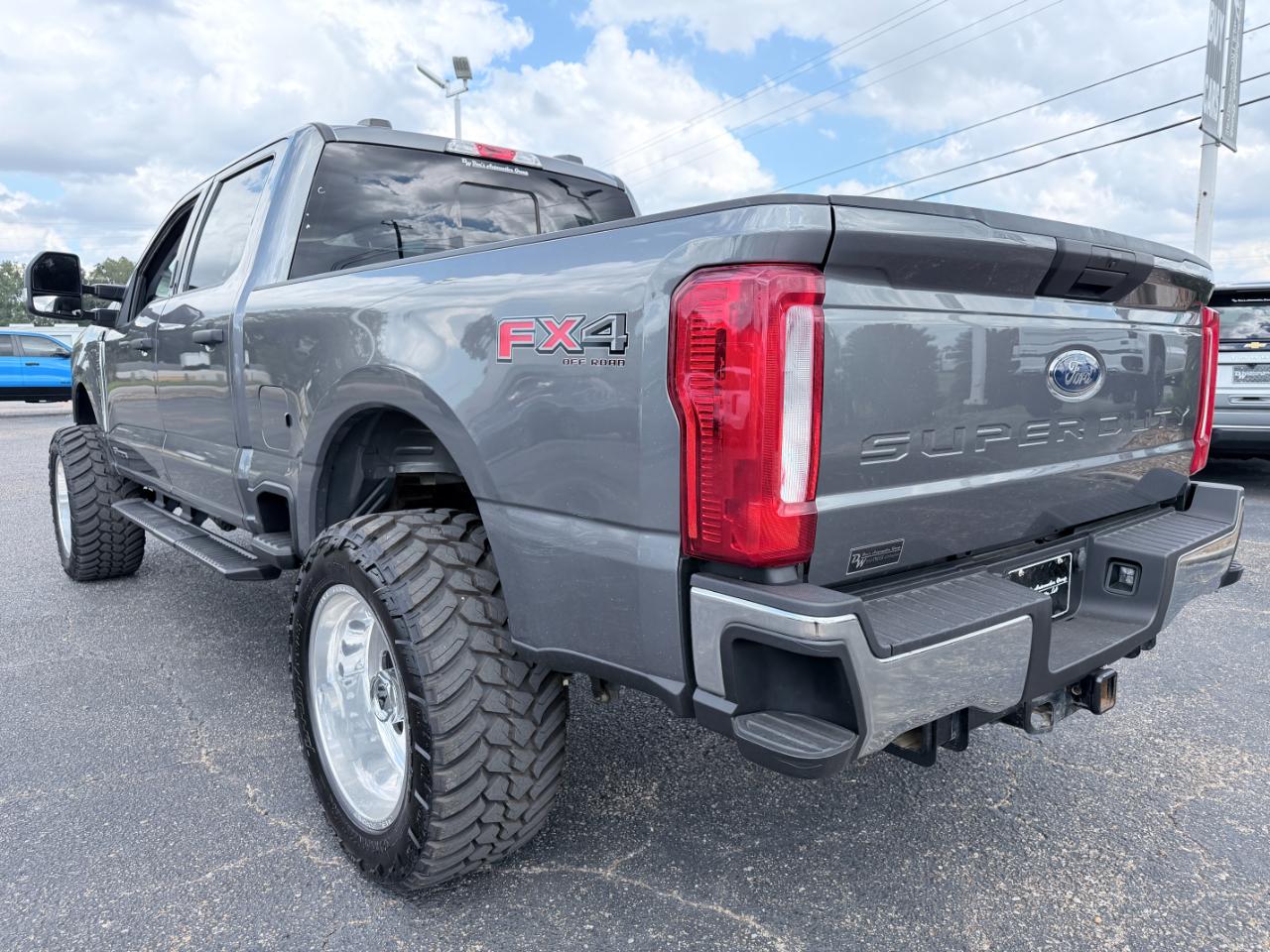 Ford Super Duty F-250 SRW XLT 4WD Crew Cab 8' Box 2024
