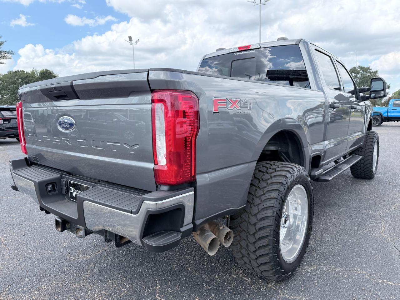 Ford Super Duty F-250 SRW XLT 4WD Crew Cab 8' Box 2024