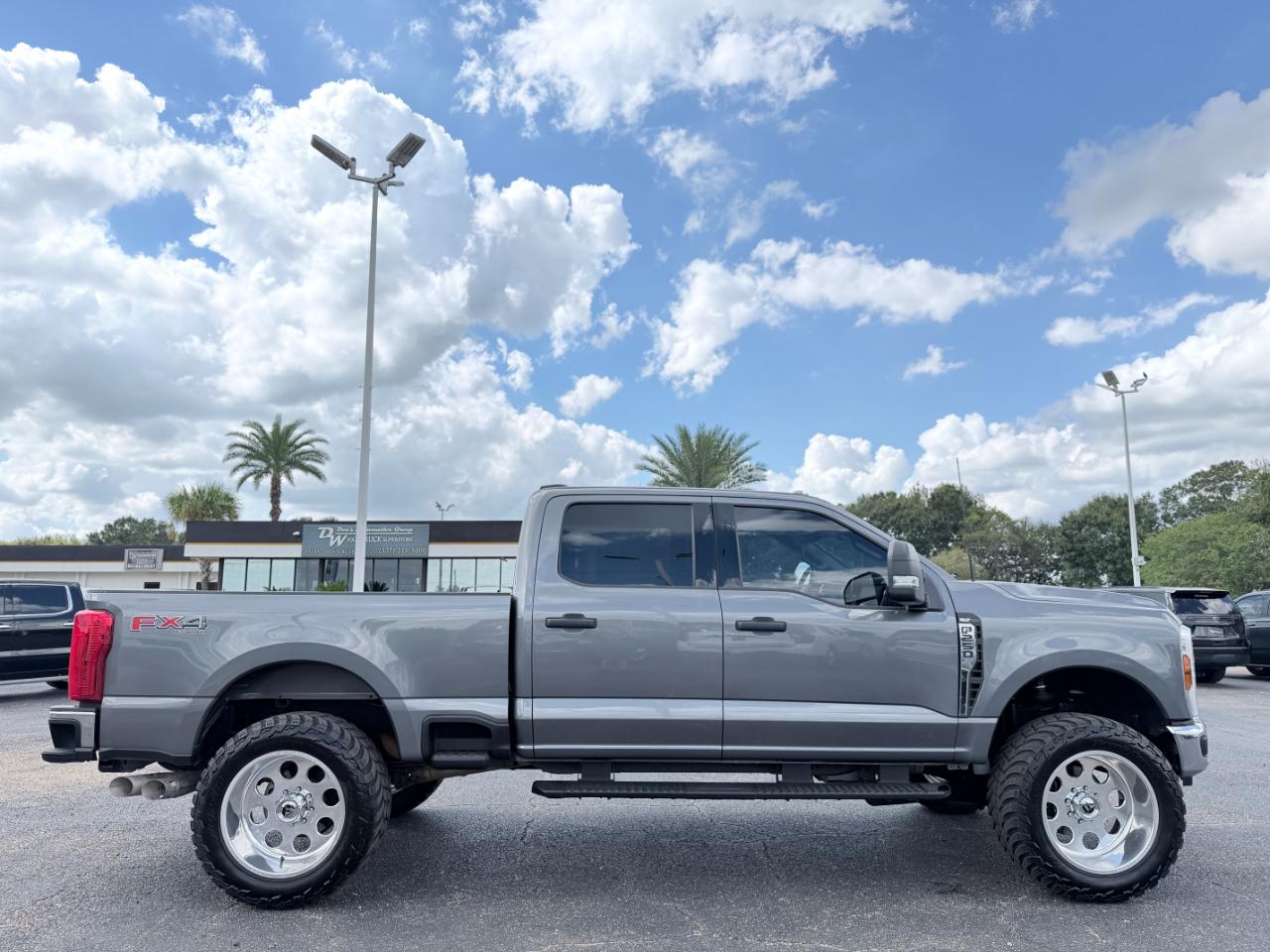 Ford Super Duty F-250 SRW XLT 4WD Crew Cab 8' Box 2024