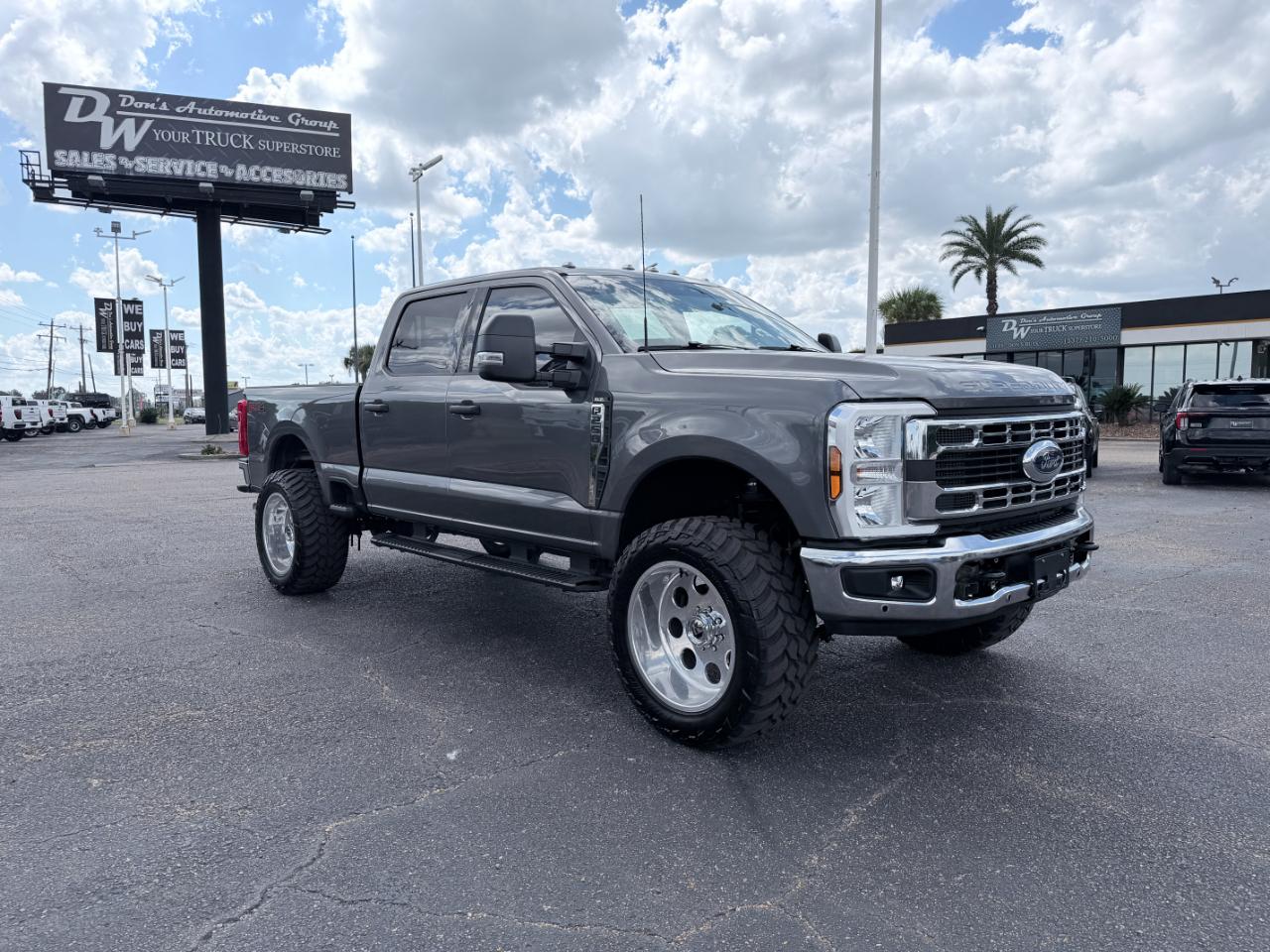 Ford Super Duty F-250 SRW XLT 4WD Crew Cab 8' Box 2024