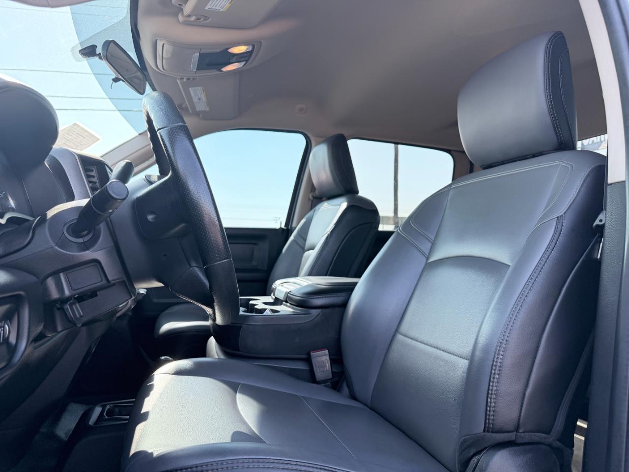 RAM 2500 Tradesman 4x4 Crew Cab 8' Box 2020