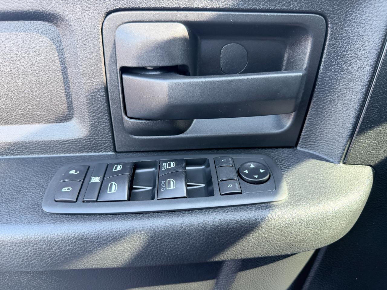 RAM 2500 Tradesman 4x4 Crew Cab 8' Box 2020