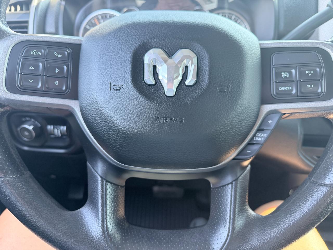 RAM 2500 Tradesman 4x4 Crew Cab 8' Box 2020