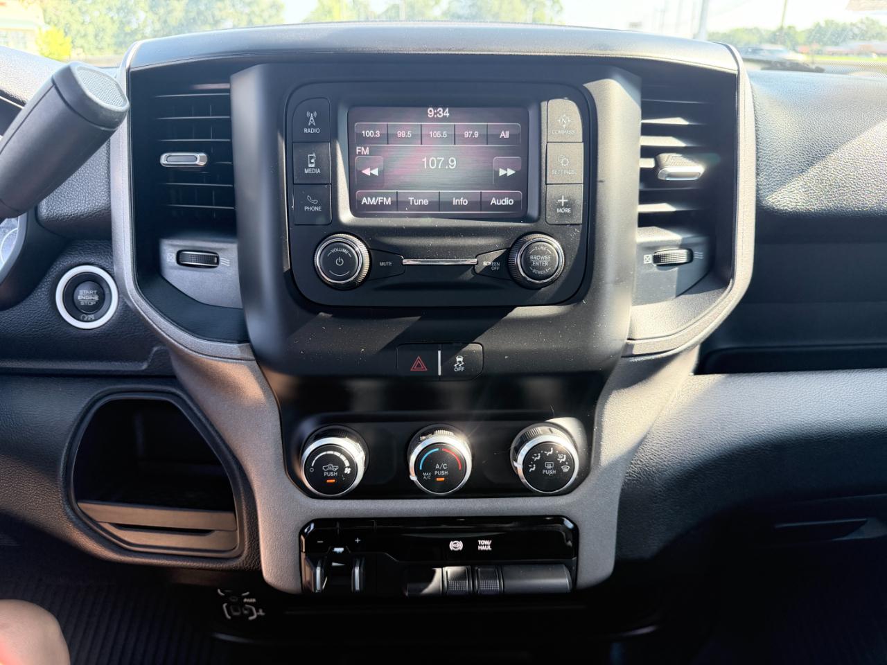 RAM 2500 Tradesman 4x4 Crew Cab 8' Box 2020
