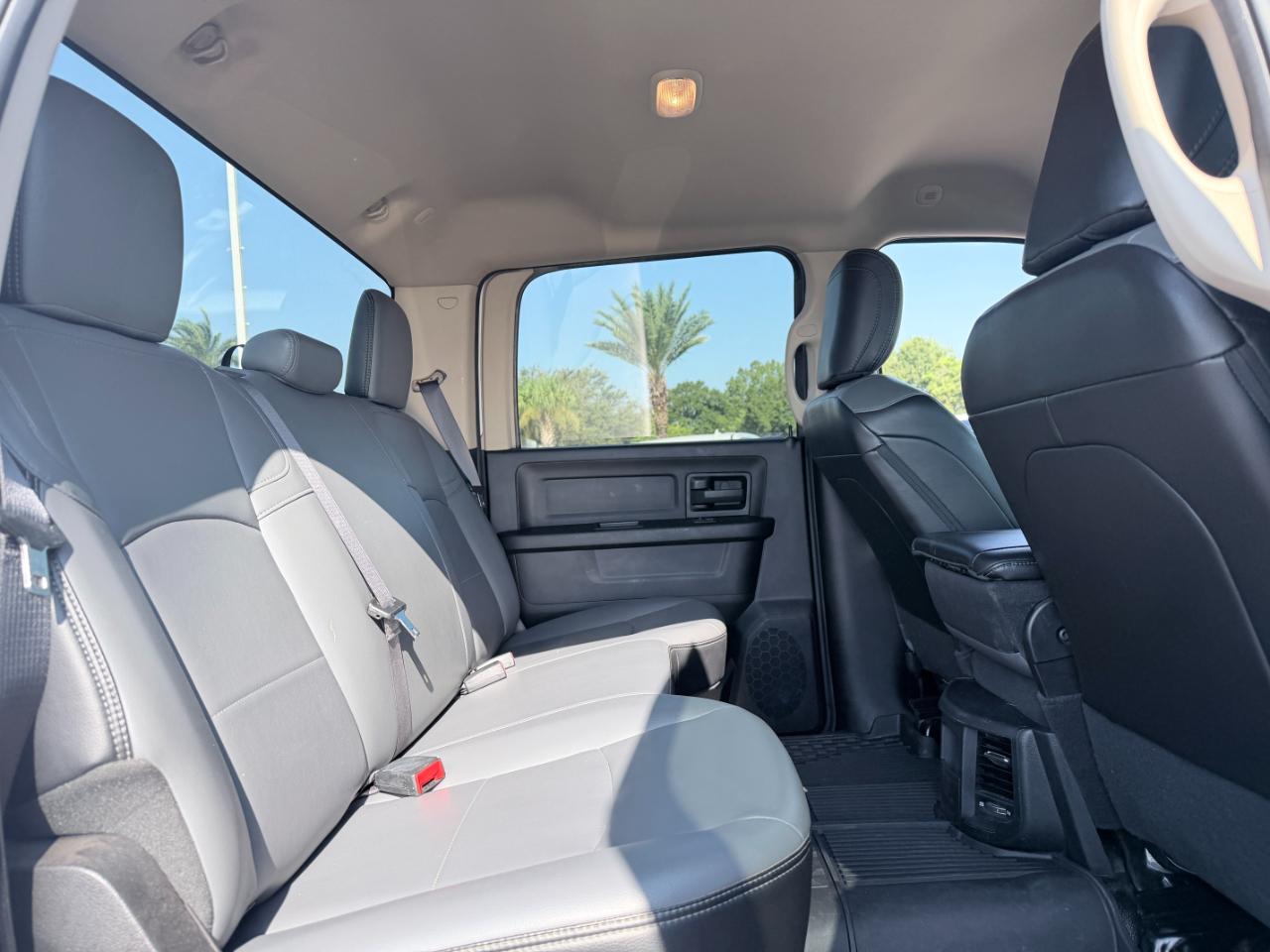 RAM 2500 Tradesman 4x4 Crew Cab 8' Box 2020