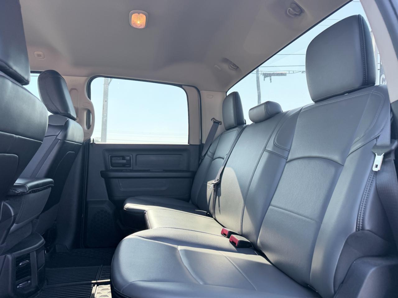 RAM 2500 Tradesman 4x4 Crew Cab 8' Box 2020