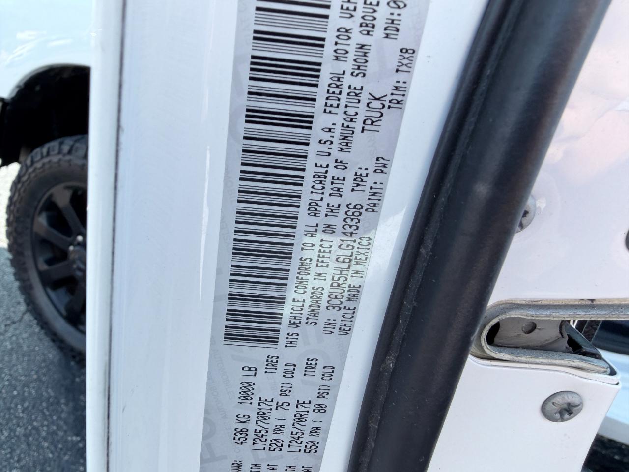 RAM 2500 Tradesman 4x4 Crew Cab 8' Box 2020