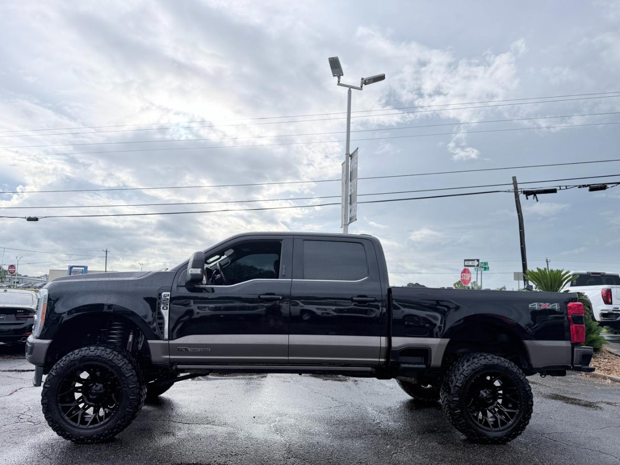 Ford Super Duty F-250 SRW King Ranch 4WD Crew Cab 8' Box 2023