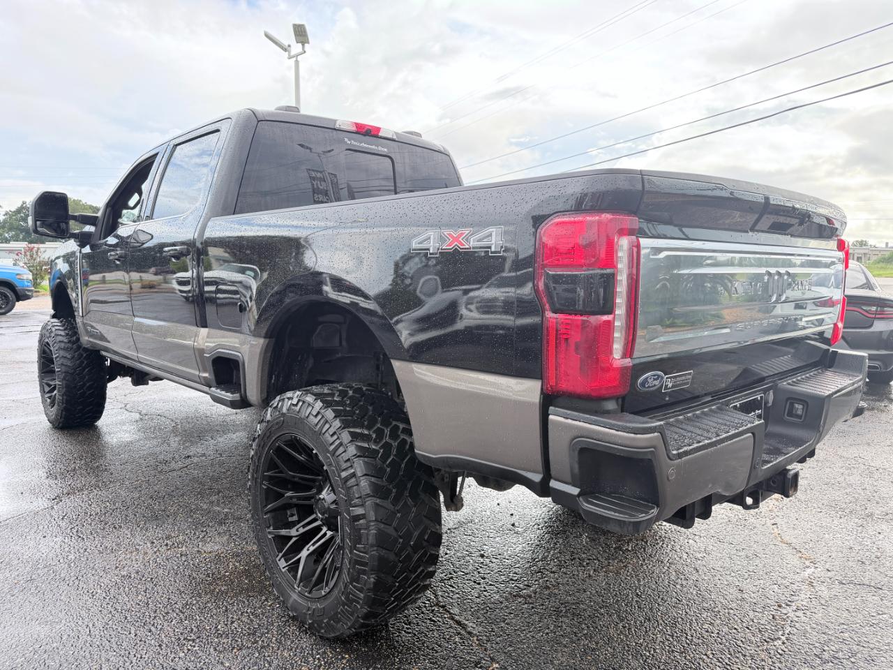 Ford Super Duty F-250 SRW King Ranch 4WD Crew Cab 8' Box 2023