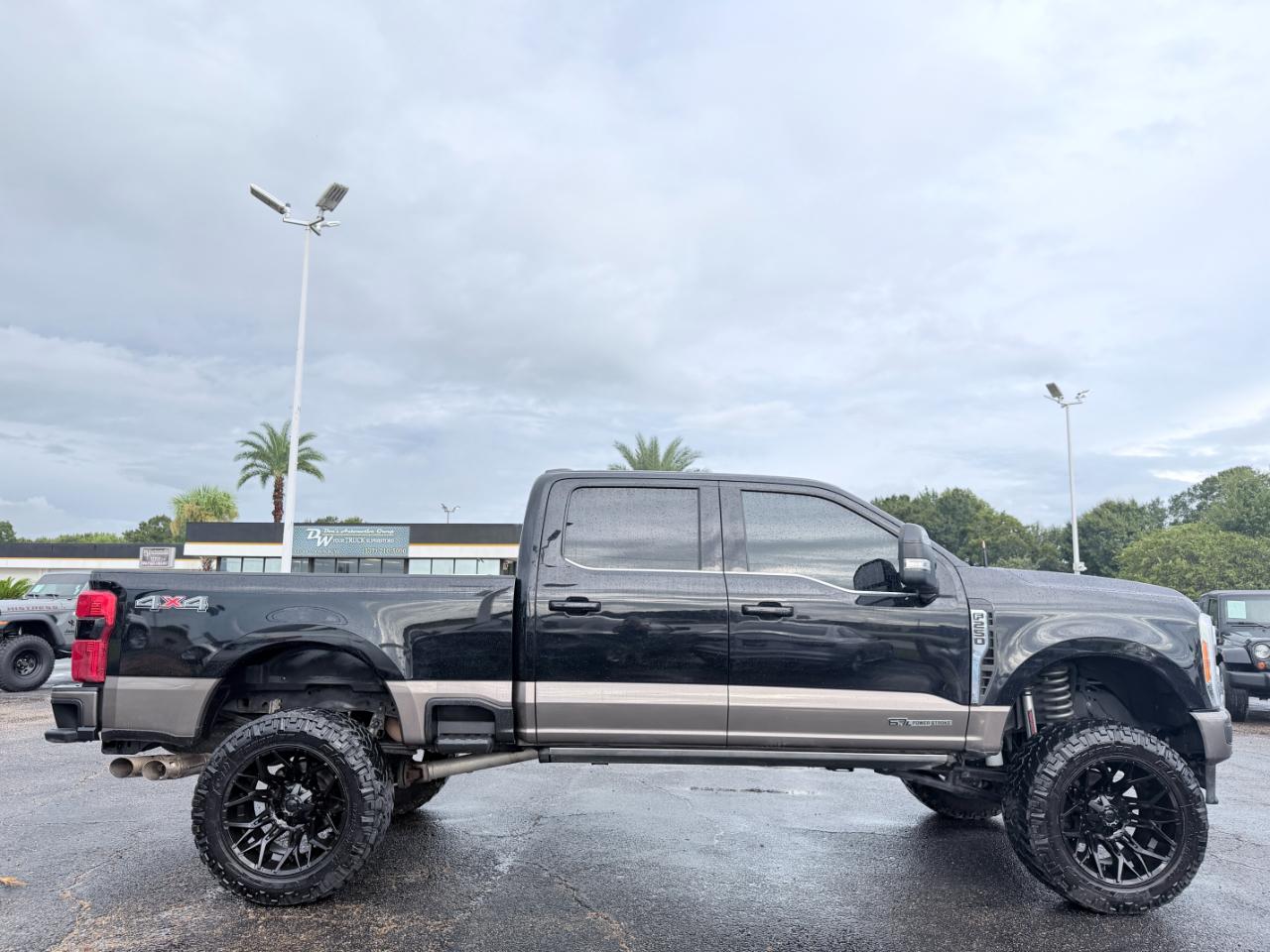 Ford Super Duty F-250 SRW King Ranch 4WD Crew Cab 8' Box 2023