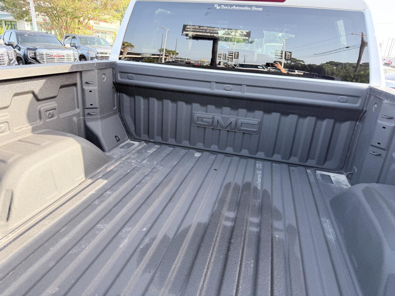 GMC Sierra 1500 4WD Crew Cab 147" AT4 2025