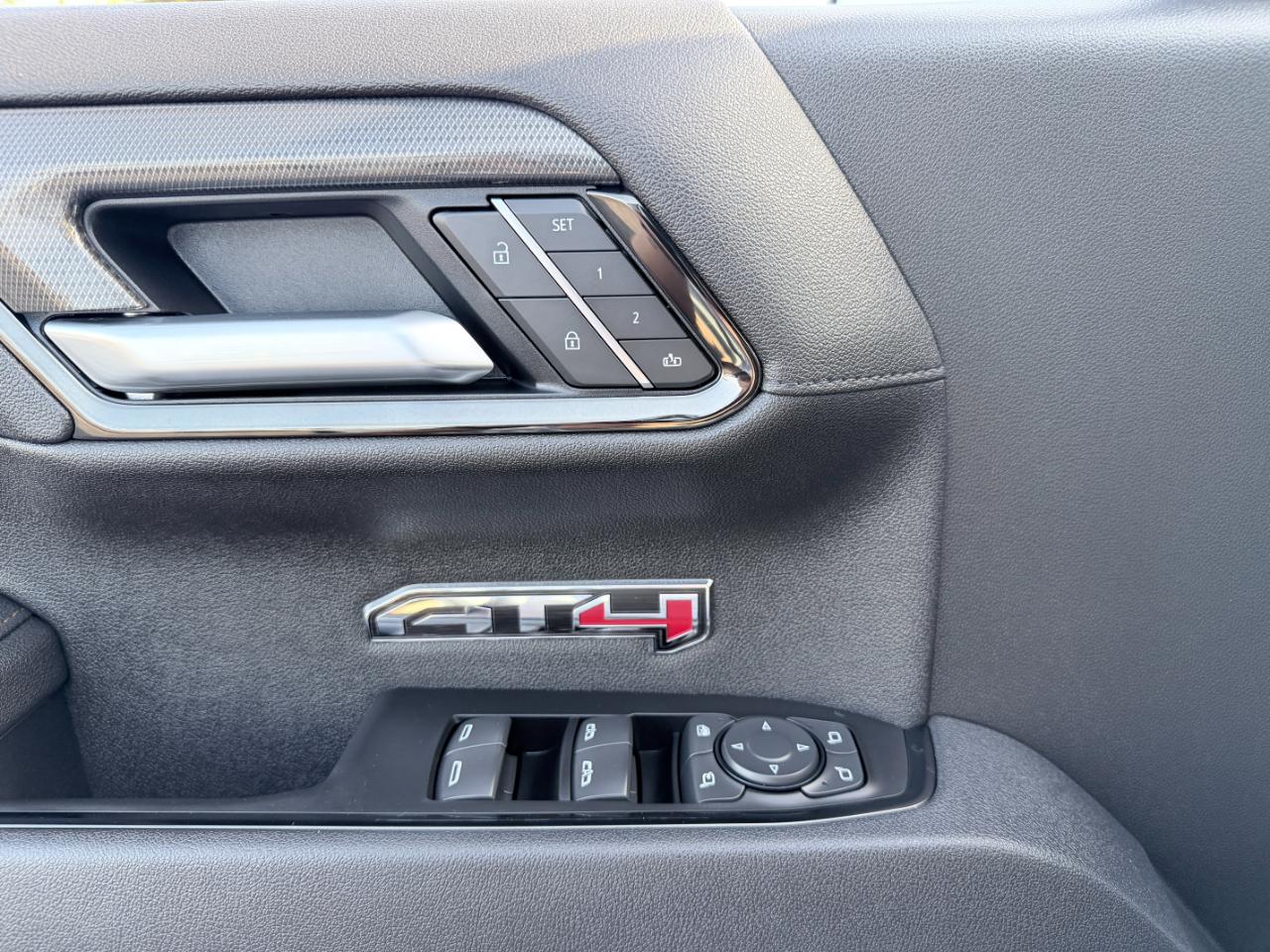 GMC Sierra 1500 4WD Crew Cab 147" AT4 2025