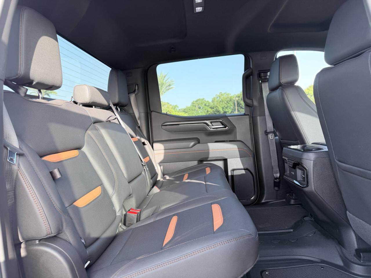 GMC Sierra 1500 4WD Crew Cab 147" AT4 2025