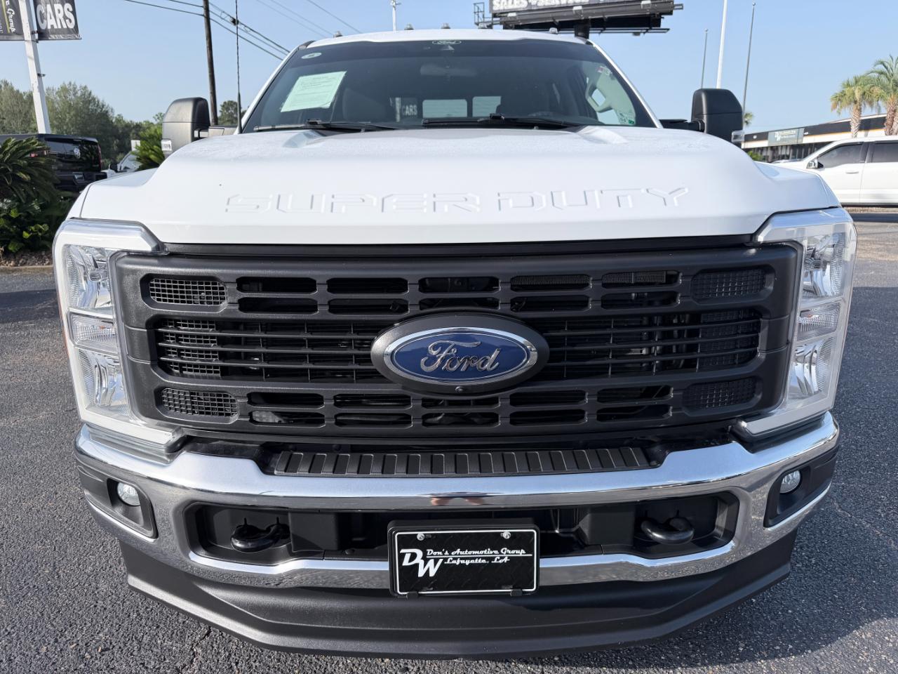 Ford Super Duty F-350 DRW XL 4WD Crew Cab 8' Box 2024