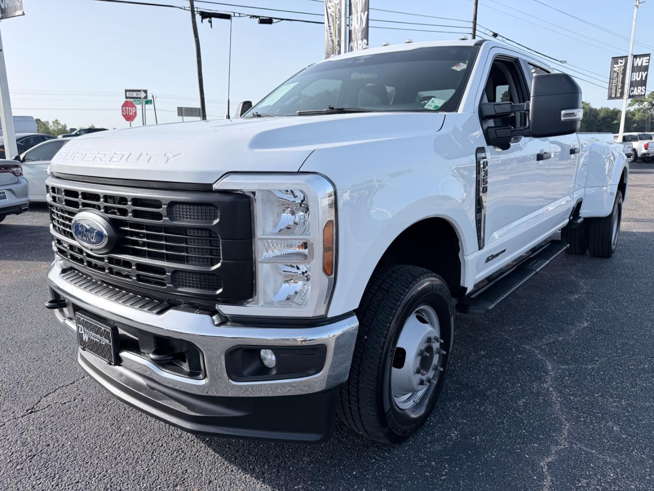 Ford Super Duty F-350 DRW XL 4WD Crew Cab 8' Box 2024