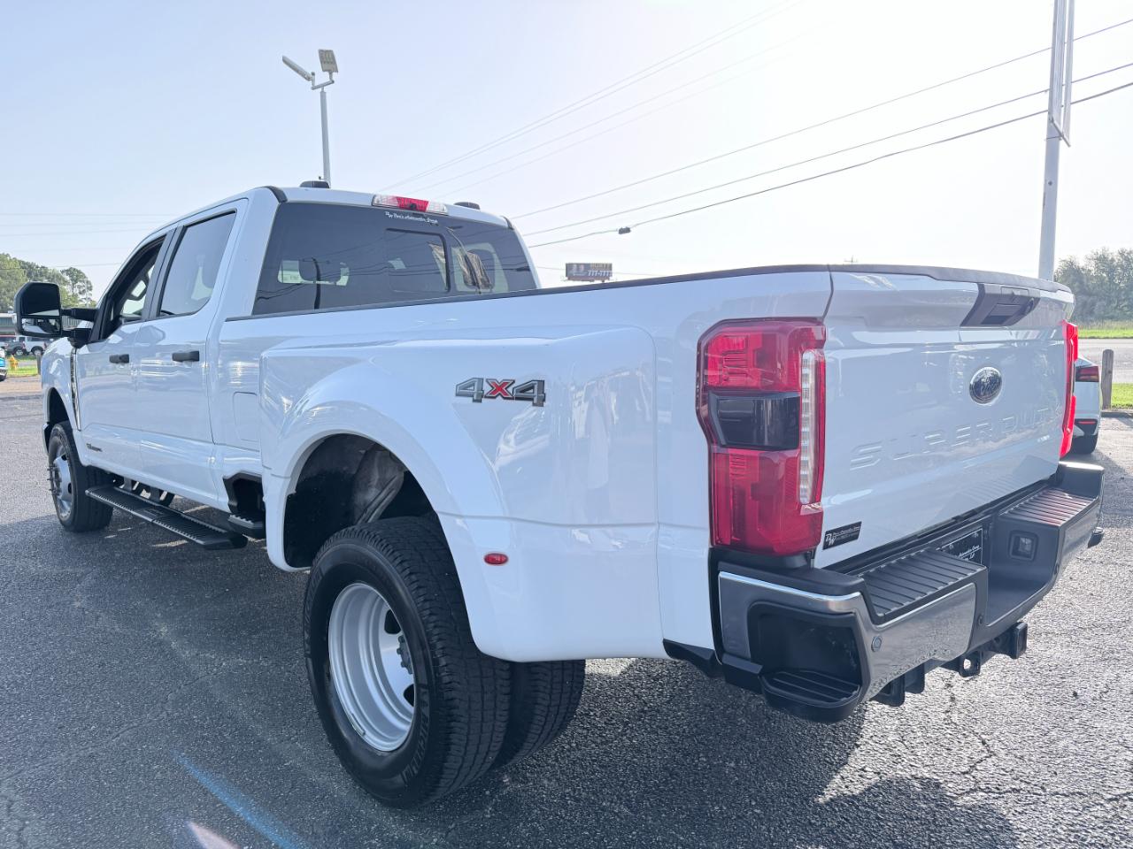 Ford Super Duty F-350 DRW XL 4WD Crew Cab 8' Box 2024