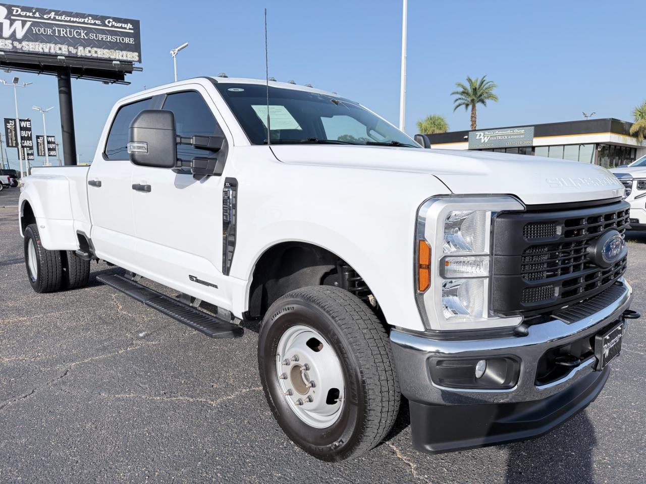 Ford Super Duty F-350 DRW XL 4WD Crew Cab 8' Box 2024