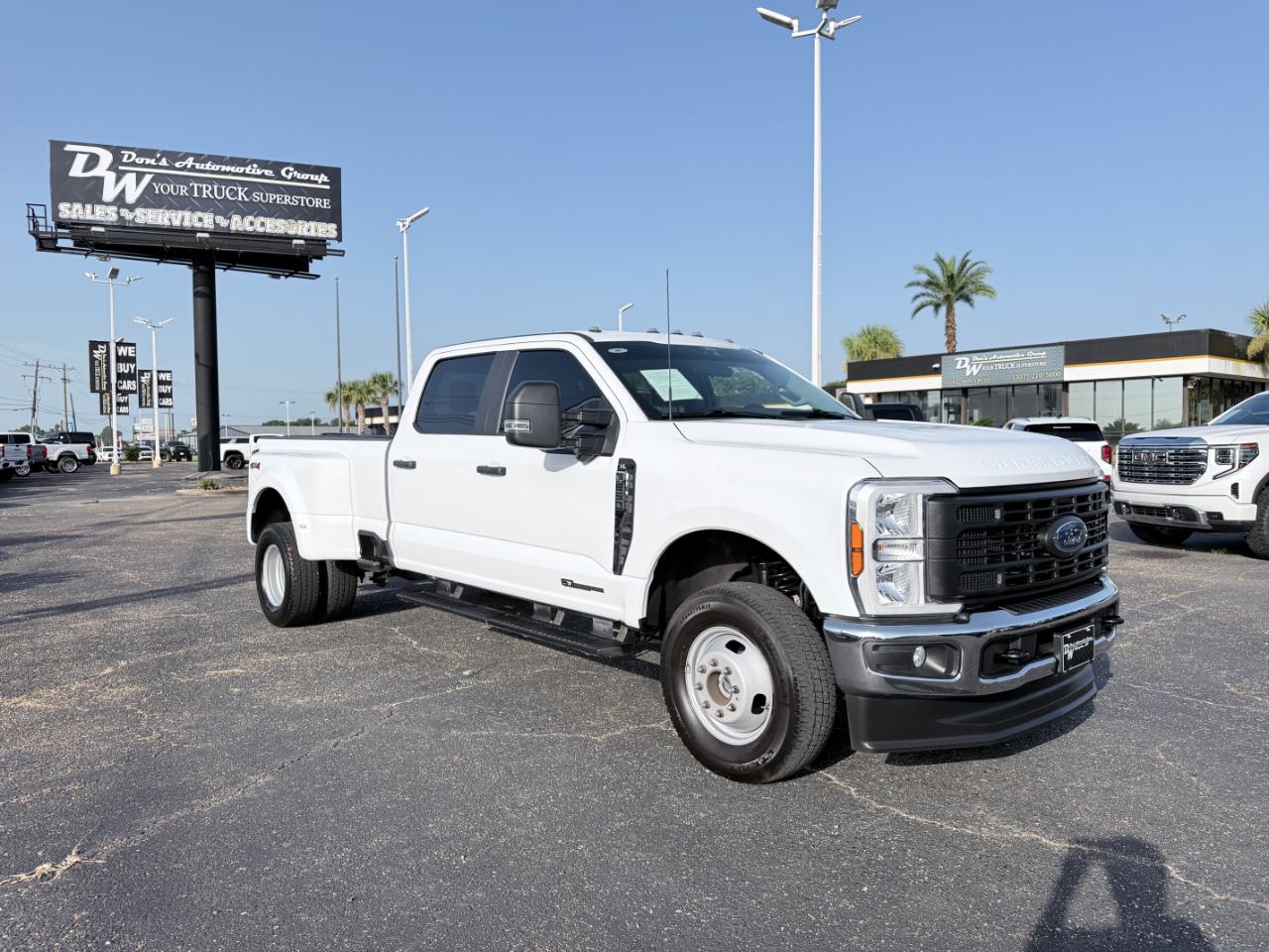Ford Super Duty F-350 DRW XL 4WD Crew Cab 8' Box 2024