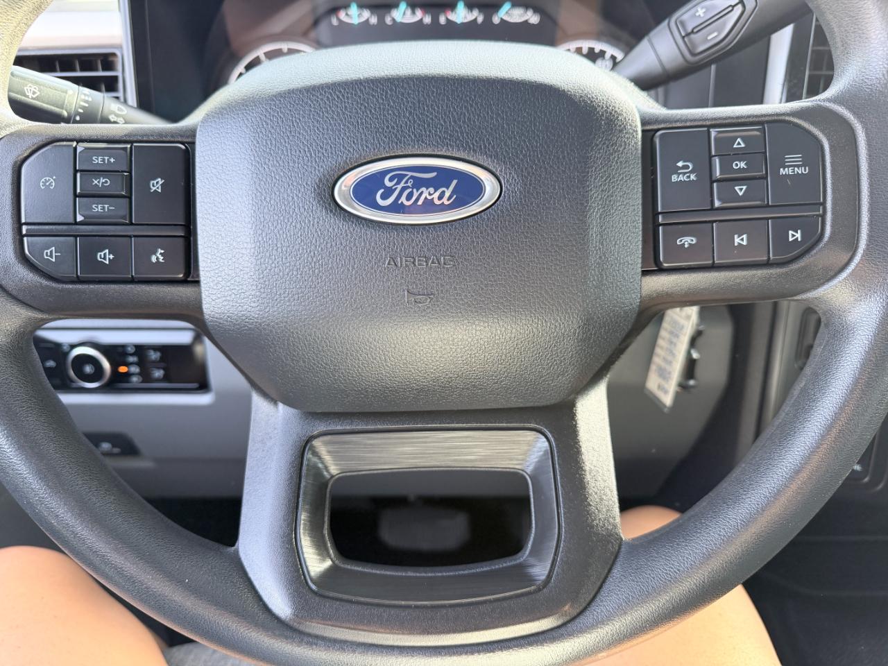Ford Super Duty F-350 DRW XL 4WD Crew Cab 8' Box 2024