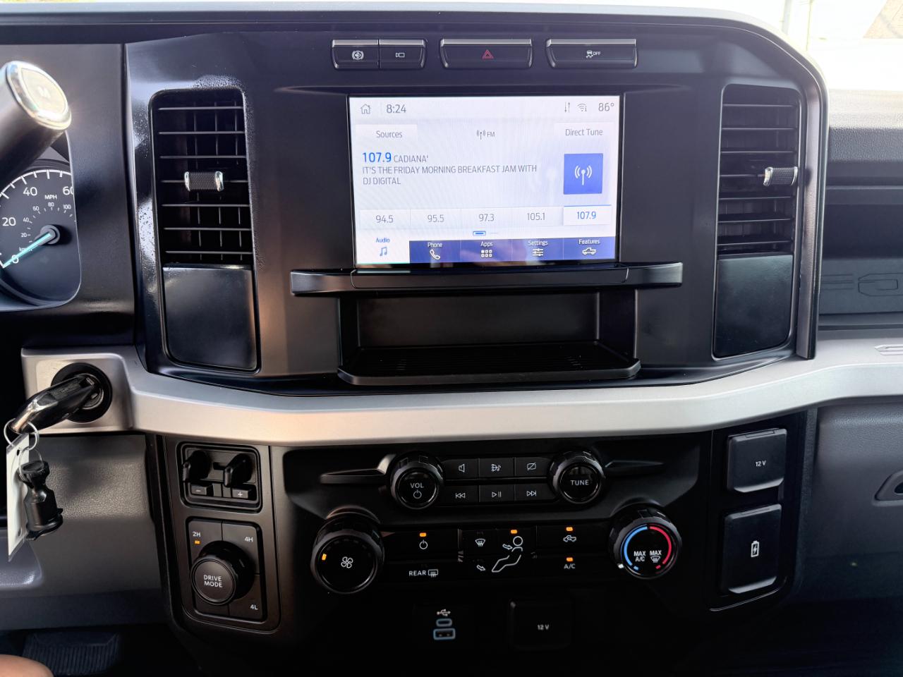 Ford Super Duty F-350 DRW XL 4WD Crew Cab 8' Box 2024