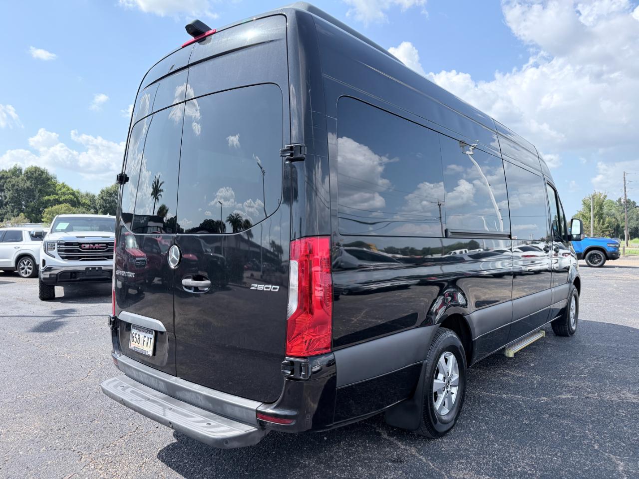 Mercedes-Benz Sprinter Passenger Van 2500 High Roof I4 Diesel HO 170" RWD 2023