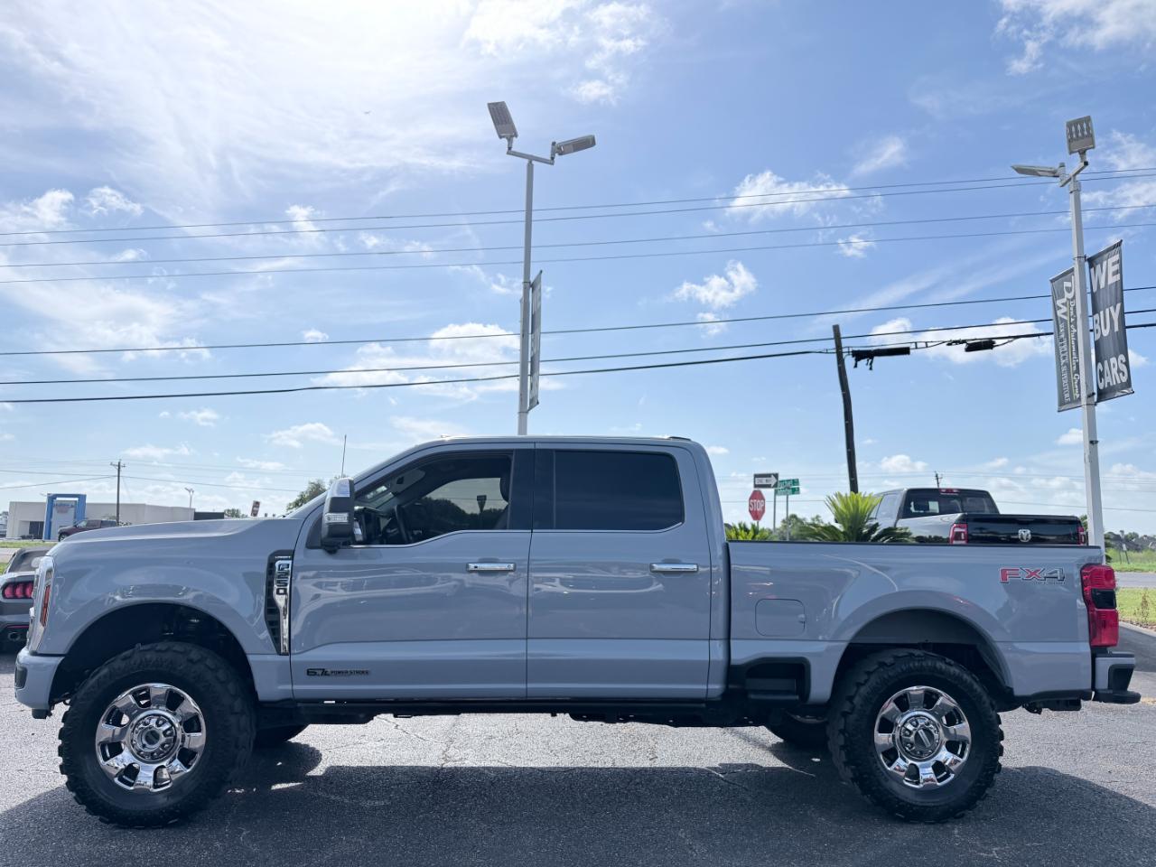 Ford Super Duty F-250 SRW Lariat 4WD Crew Cab 8' Box 2025