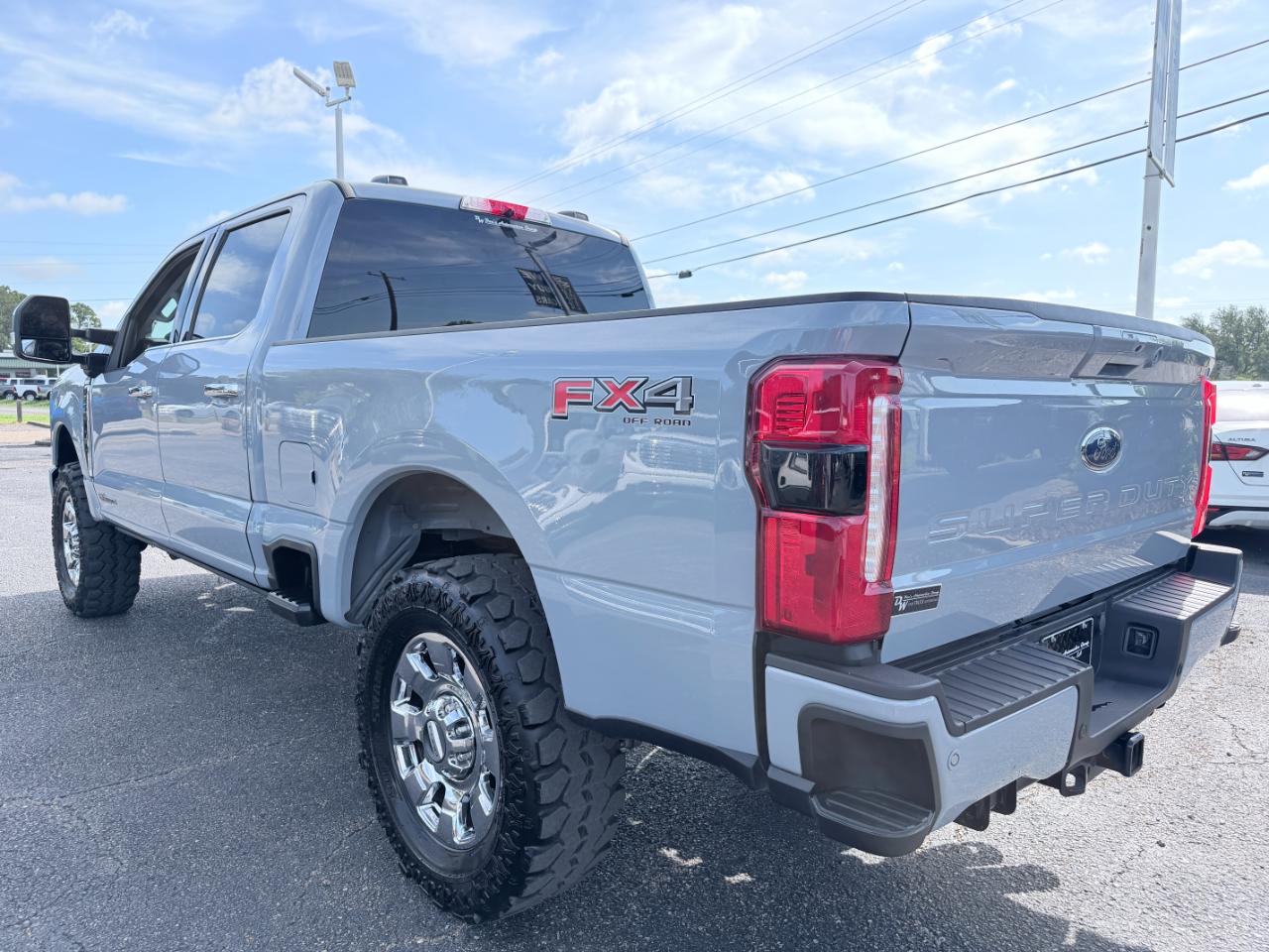 Ford Super Duty F-250 SRW Lariat 4WD Crew Cab 8' Box 2025