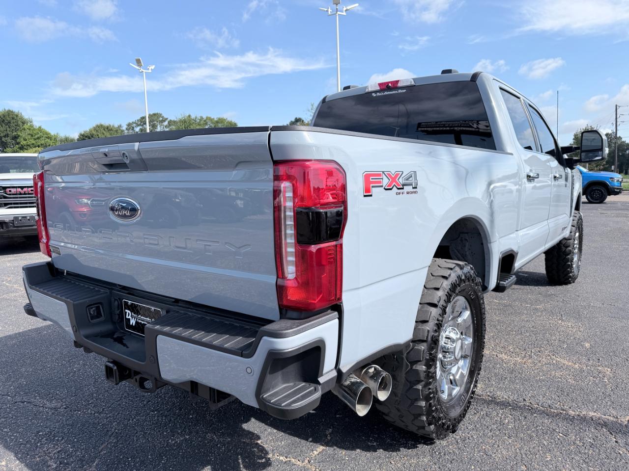 Ford Super Duty F-250 SRW Lariat 4WD Crew Cab 8' Box 2025