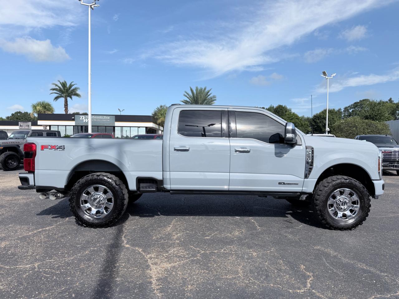Ford Super Duty F-250 SRW Lariat 4WD Crew Cab 8' Box 2025