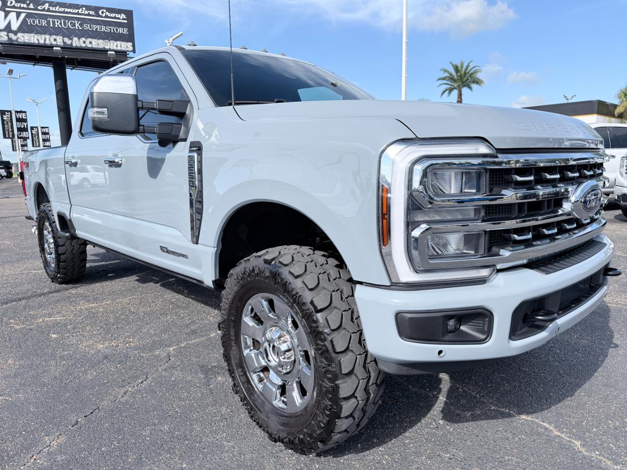 Ford Super Duty F-250 SRW Lariat 4WD Crew Cab 8' Box 2025