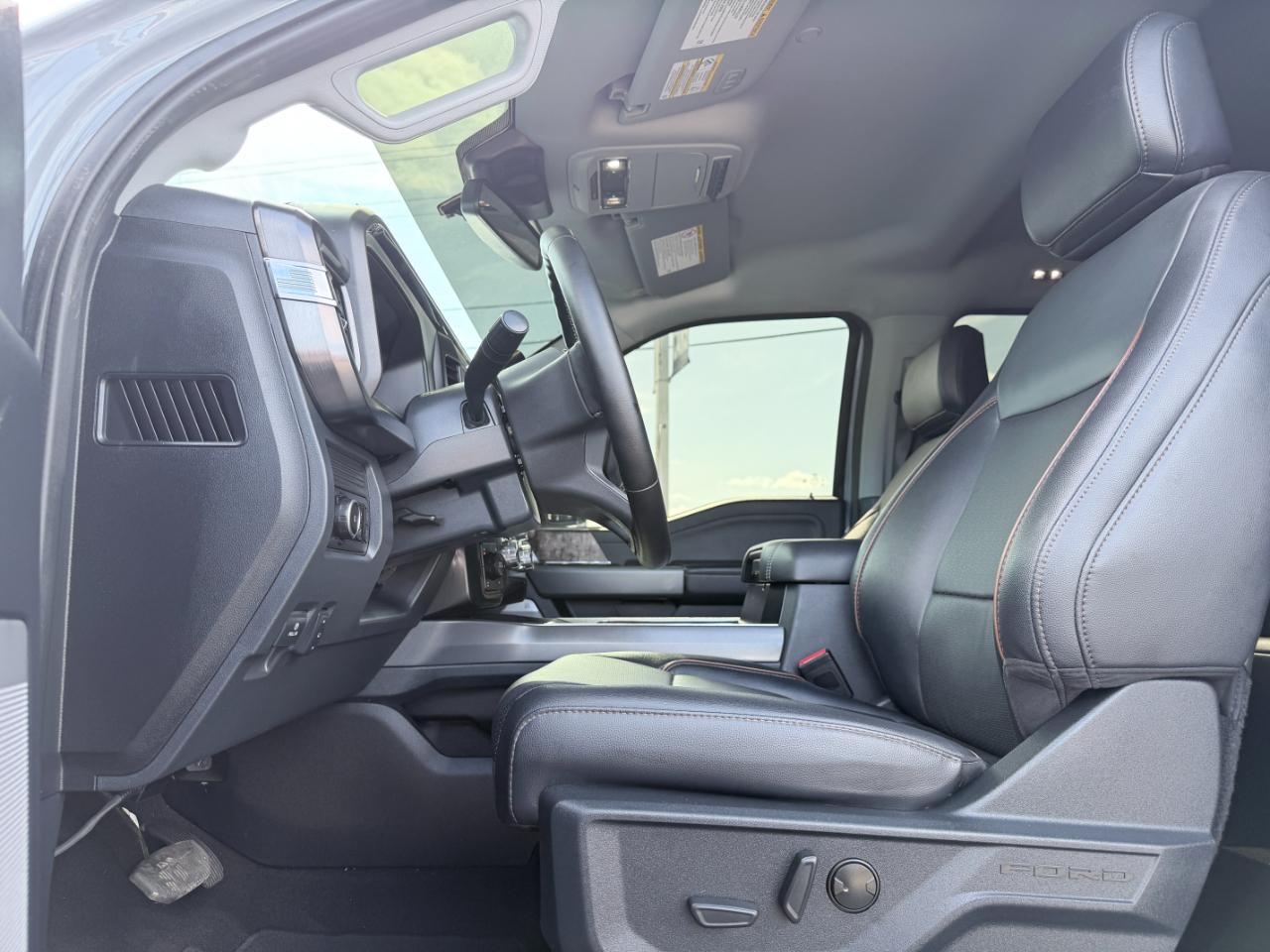 Ford Super Duty F-250 SRW Lariat 4WD Crew Cab 8' Box 2025